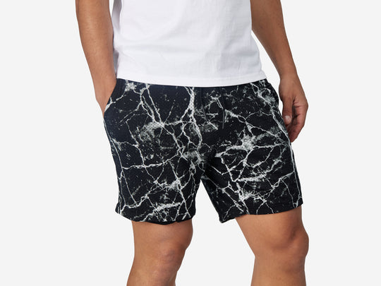 6" Marble Pocket Lounge Short on model tight crop front.